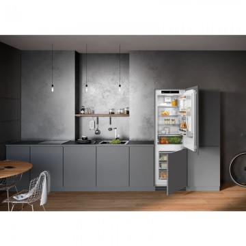 Liebherr Εντοιχιζόμενος Ψυγειοκαταψύκτης 253lt NoFrost Υ182.9xΠ58.5xΒ62.2εκ. Inox ICNd 5103 Pure